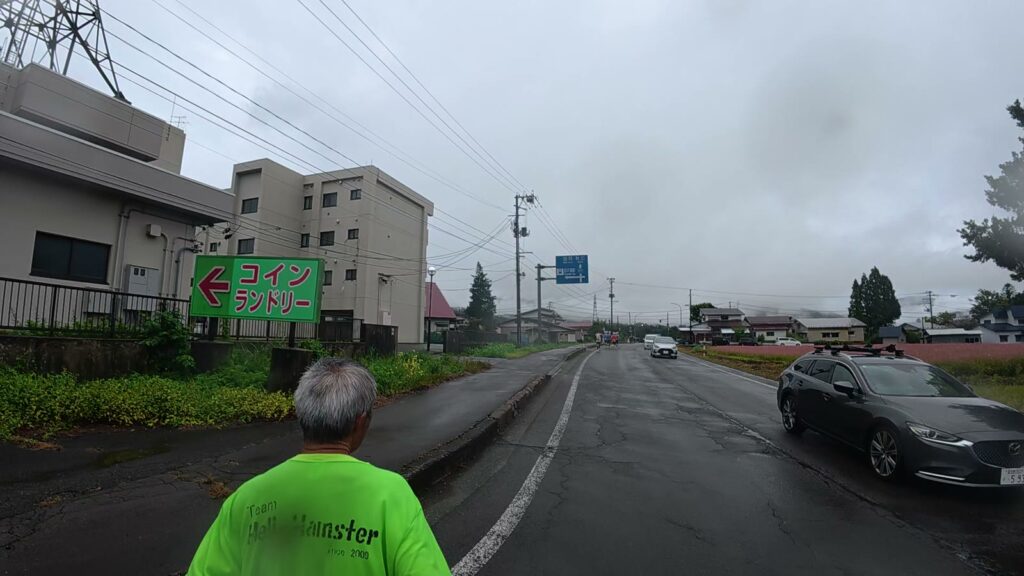 市街地へ入っていく道(12.3km付近)