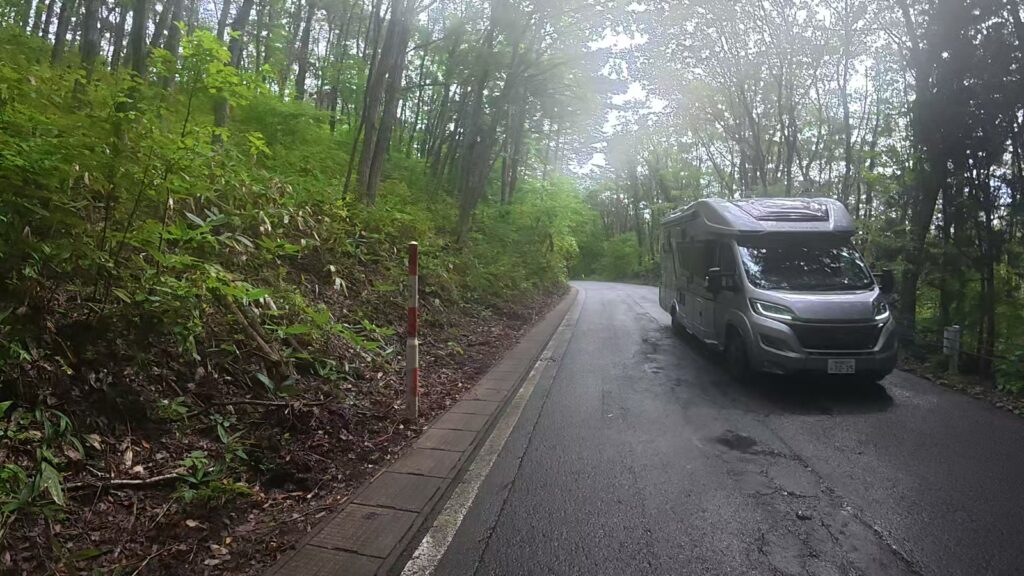 田子ノ木の坂を走ってくる対向車(35.8km付近)