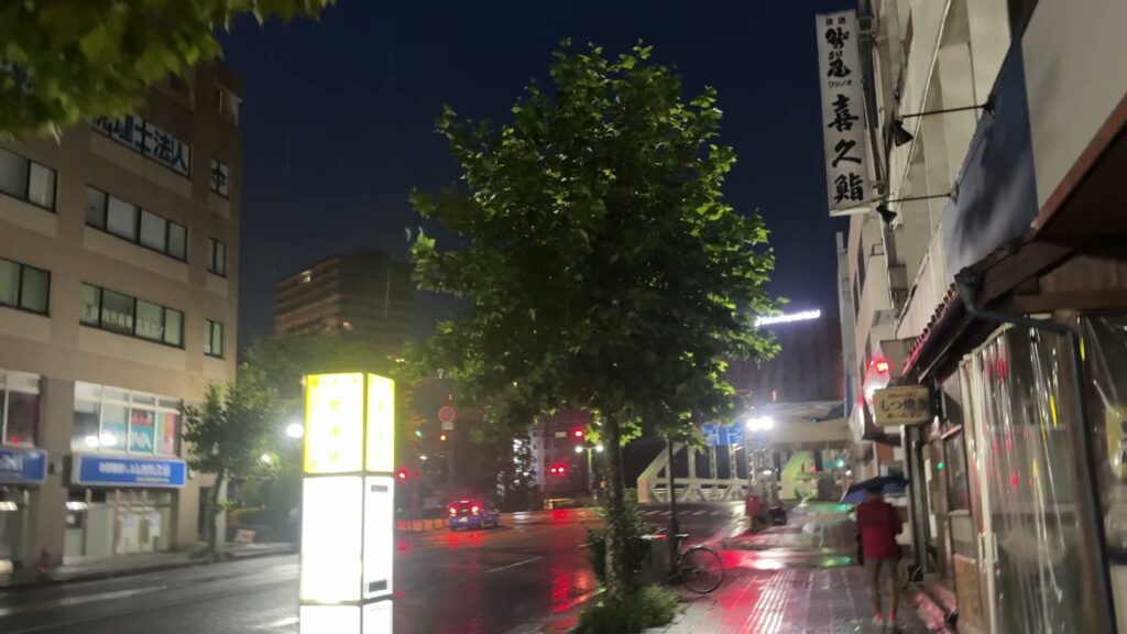 まだ真っ暗な朝4時50分の盛岡の街