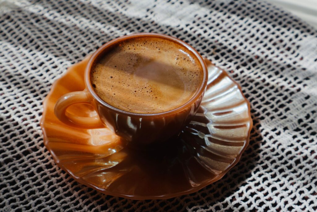 ソーサーにのったカップのコーヒー